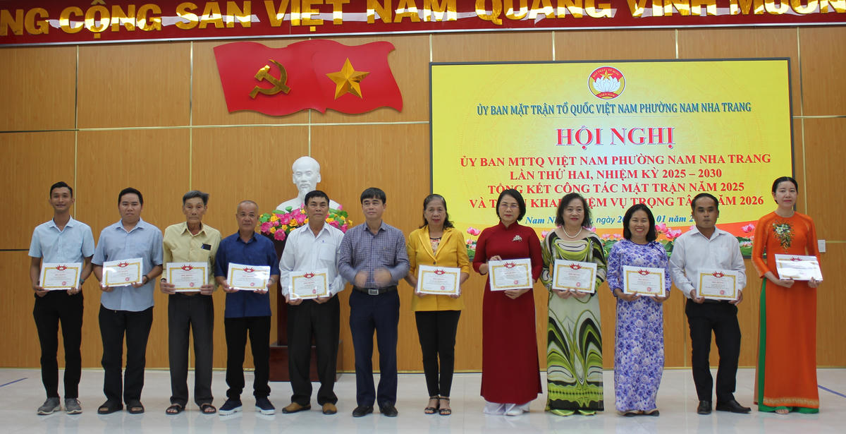 
Các cá nhân được biểu dương vì có thành tích tiêu biểu năm 2025. (ảnh X.H)
