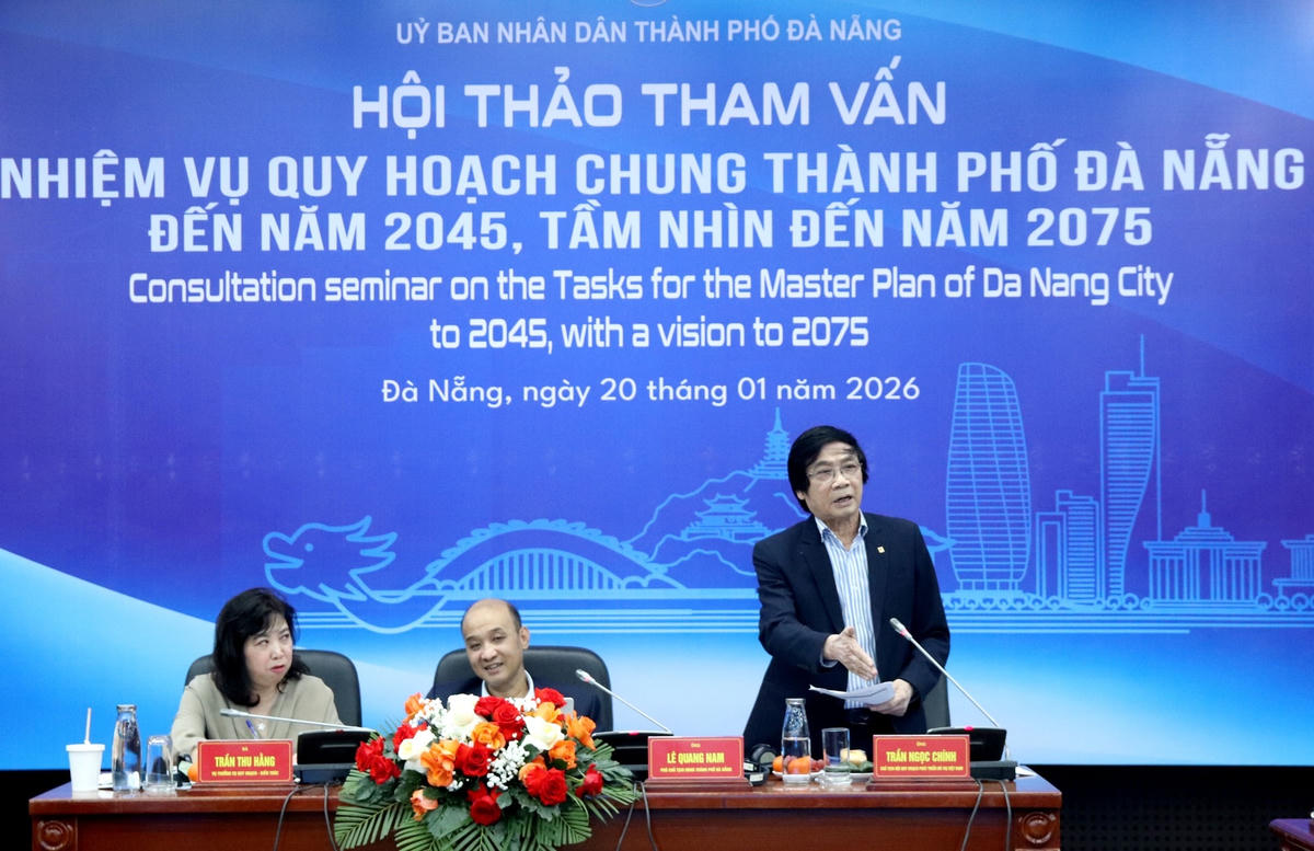 Chủ tịch Hội Quy hoạch phát triển đô thị Việt Nam Trần Ngọc Chính phát biểu tại hội thảo. Ảnh: CV.