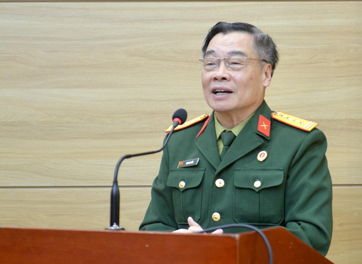 Đại tá Đàm Huy Đắc, Chủ tịch Hội CCB tỉnh Quảng Ninh phát biểu tại hội nghị.
