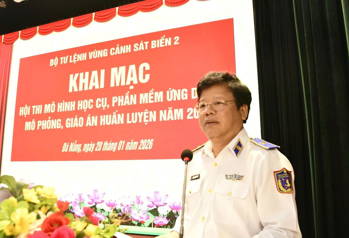 Thiếu tướng Trần Quang Tuấn, Tư lệnh Vùng Cảnh sát biển 2 phát biểu hai mạc hội thi. Ảnh:CV CV.