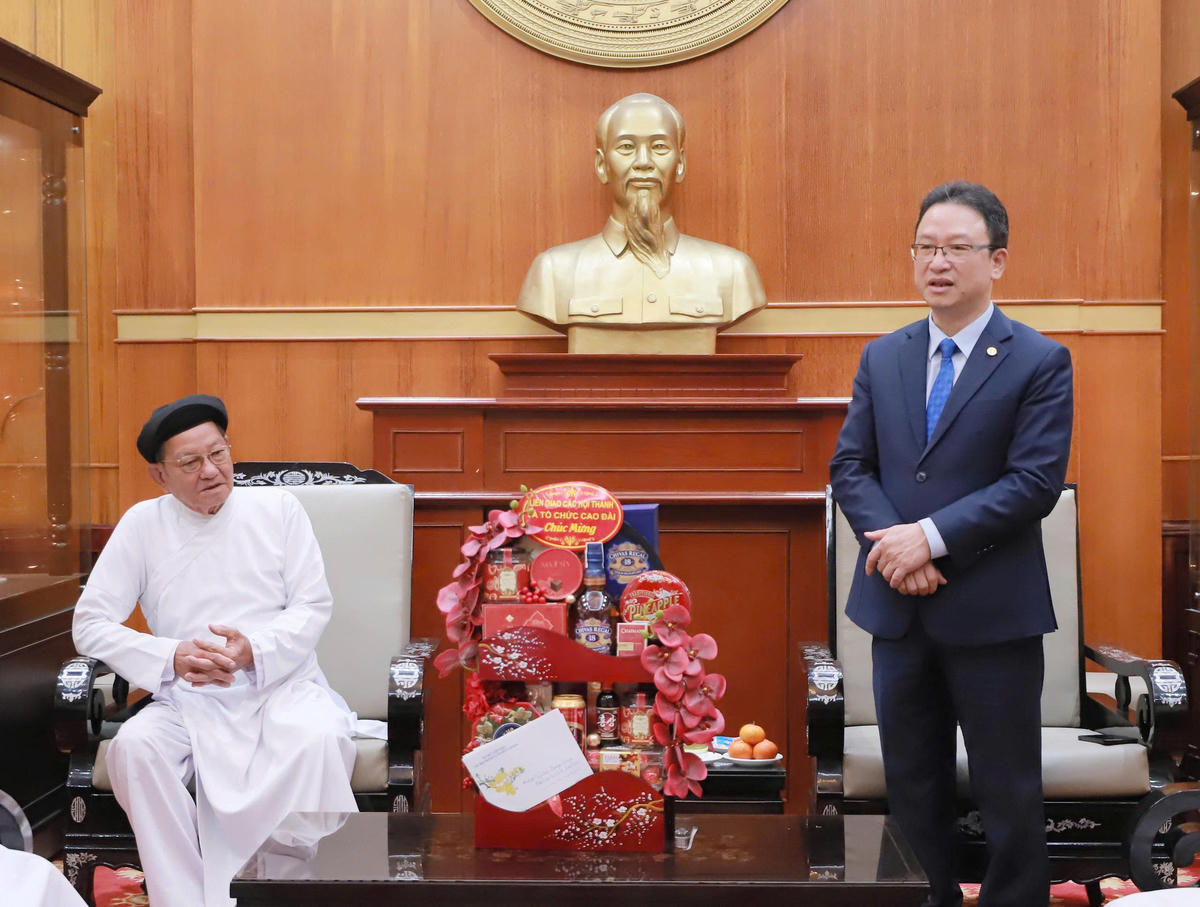 Ông Nguyễn Văn Thanh - Trưởng Ban Dân tộc và Tôn giáo, UBTƯ MTTQ Việt Nam tiếp đoàn đại biểu Đại diện các Hội thánh Cao Đài. Ảnh: Thế Quảng.