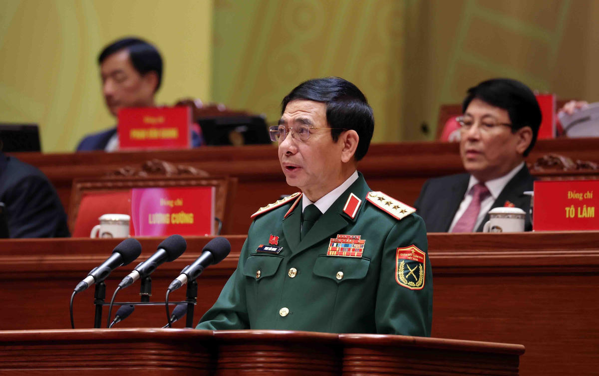Đại tướng Phan Văn Giang, Ủy viên Bộ Chính trị, Phó Bí thư Quân ủy Trung ương, Bộ trưởng Bộ Quốc phòng, tham luận về vấn đề “Xây dựng Quân đội nhân dân cách mạng, chính quy, tinh nhuệ, hiện đại, làm nòng cốt xây dựng nền quốc phòng vững mạnh, hiện đại, gắn với nền an ninh nhân dân và thế trận lòng dân vững chắc”.