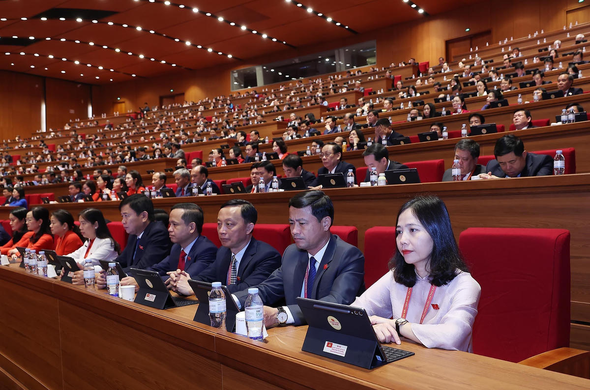 Đại biểu dự phiên thảo luận tại hội trường về các văn kiện Đại hội. . 