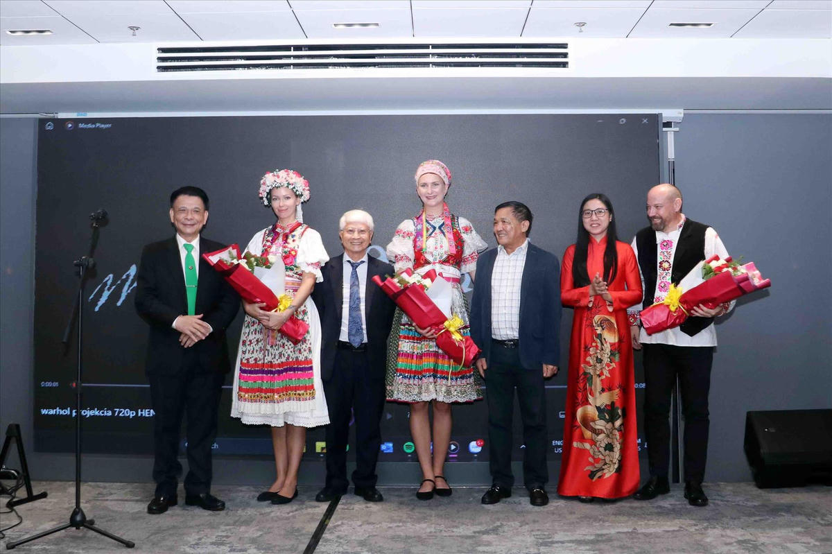Tối 8/11, tại Thành phố Hồ Chí Minh, Đại sứ quán Slovakia tại Việt Nam tổ chức sự kiện “Ngày văn hóa Slovakia” - giới thiệu văn hóa truyền thống Slovakia đến với công chúng Thành phố Hồ Chí Minh, nhân kỷ niệm 75 năm thiết lập quan hệ ngoại giao Việt Nam - Slovakia (1950-2025).