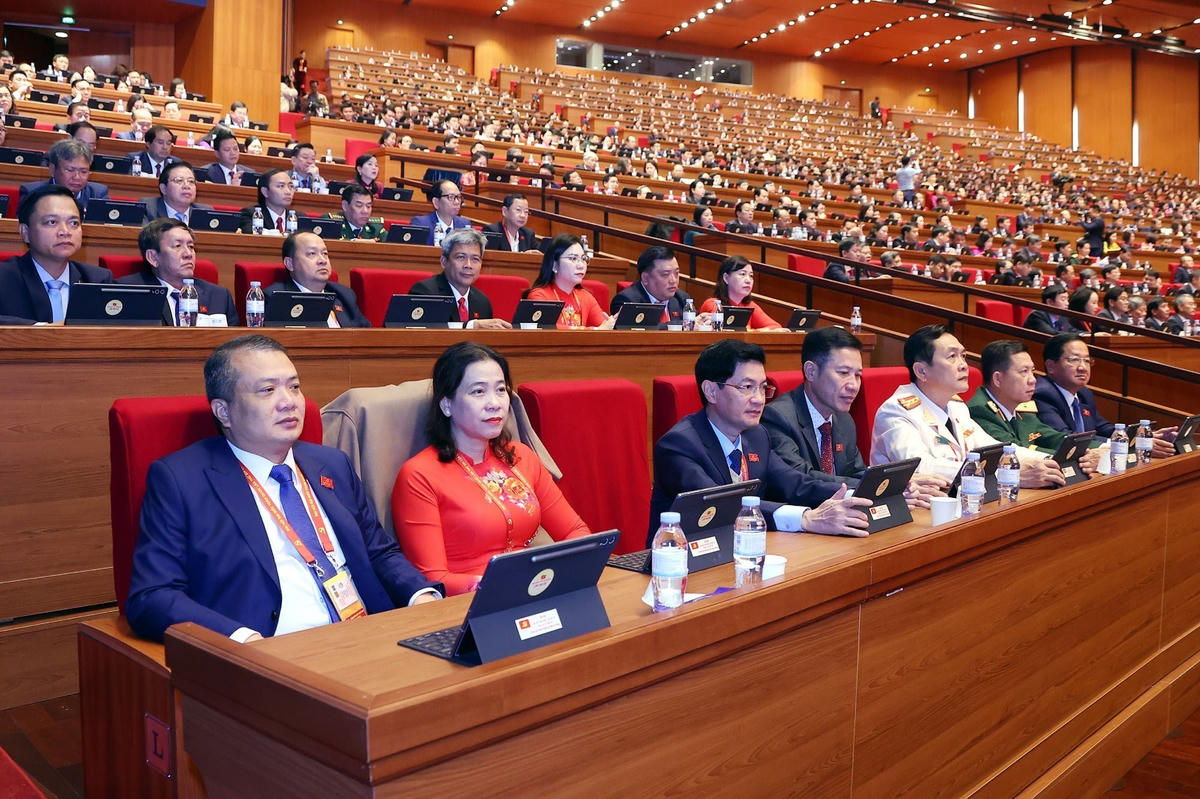 Đại biểu dự phiên thảo luận tại hội trường về các văn kiện Đại hội. . 