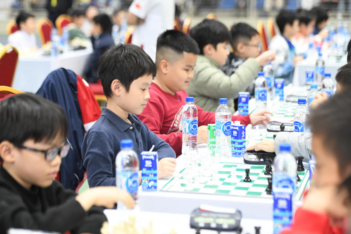 Môn cờ vua đang phát triển mạnh tại các địa phương nhờ khả năng rèn luyện tư duy, sự tập trung và bản lĩnh cho trẻ nhỏ từ sớm (Ảnh: TNTP&amp;NĐ).