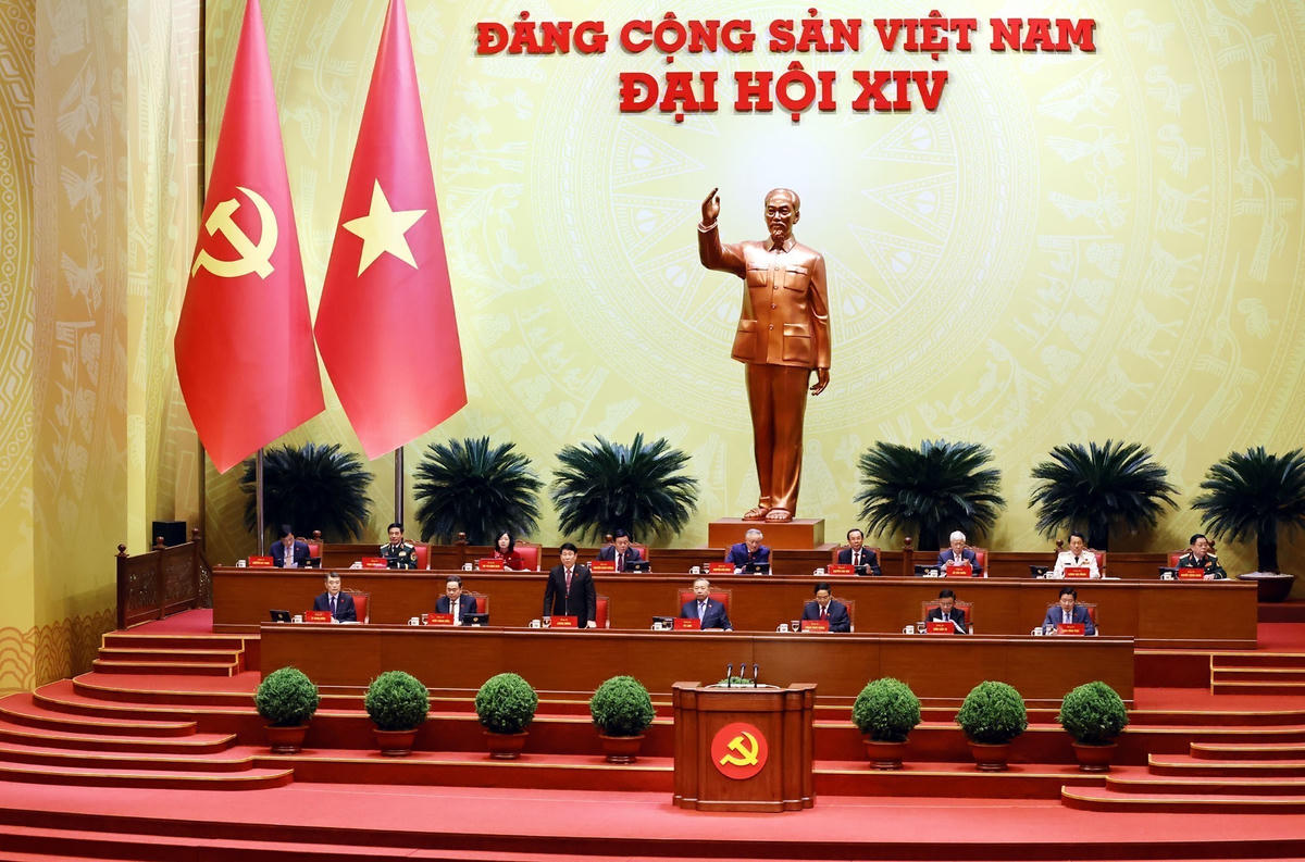 Đồng chí Lương Cường, Ủy viên Bộ Chính trị, Chủ tịch nước điều hành phiên thảo luận.