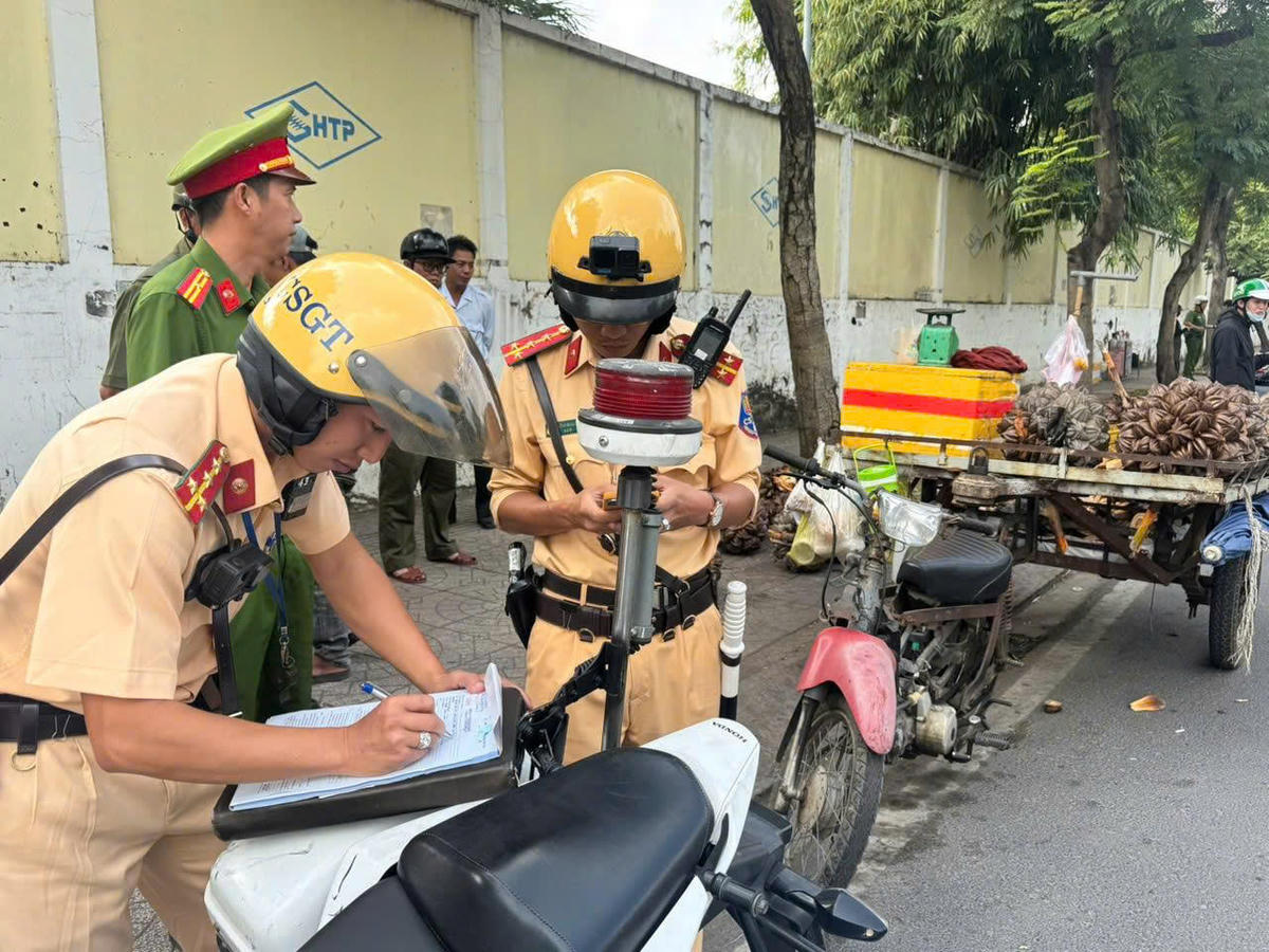 TP Hồ Chí Minh: Giành lại vỉa hè cho người đi bộ