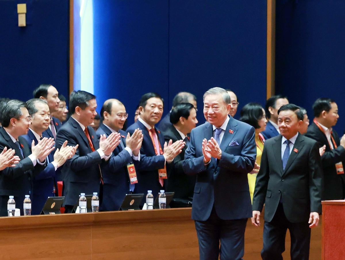 Tổng Bí thư Tô Lâm và Ủy viên Bộ Chính trị, Thường trực Ban Bí thư Trần Cẩm Tú đến dự phiên thảo luận tại hội trường về các văn kiện Đại hội, sáng 21/1.