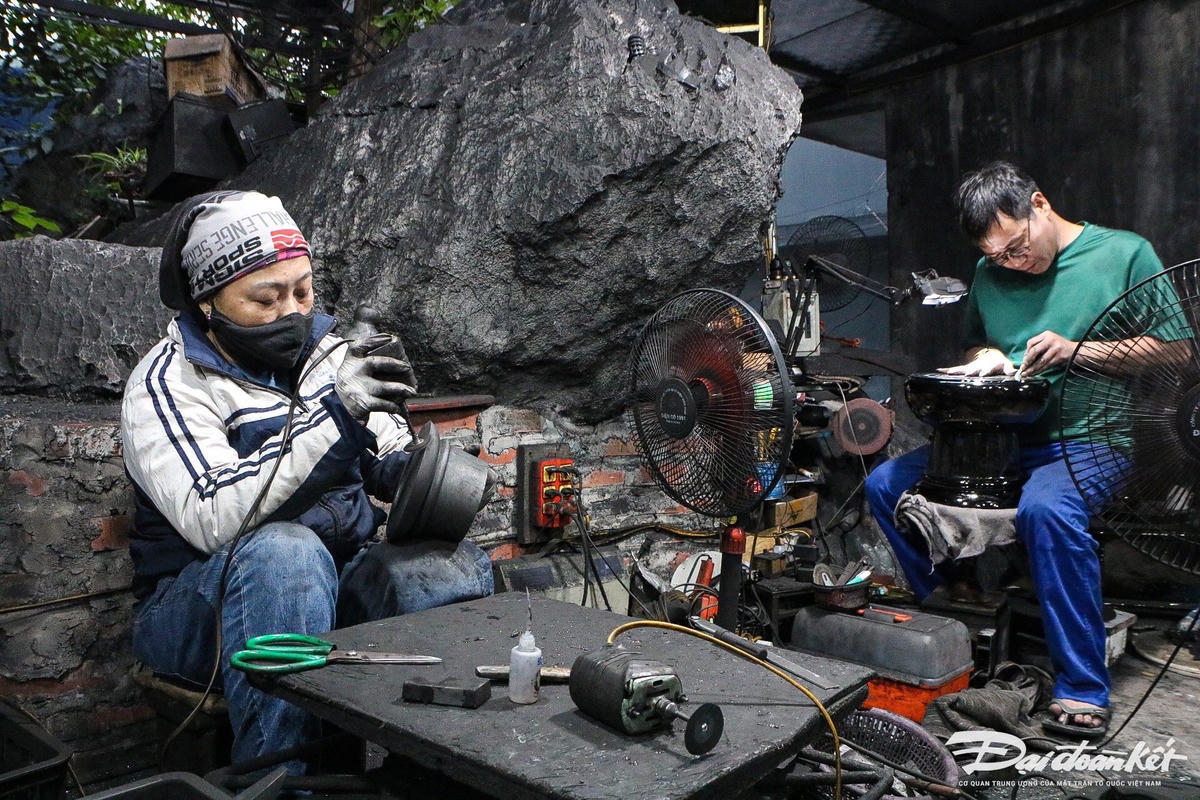  Nghề điêu khắc than đá mỹ nghệ được tỉnh Quảng Ninh xác định là nghề&nbsp;cần được ưu tiên bảo tồn và gắn kết chặt chẽ với phát triển văn hóa, du lịch của tỉnh.