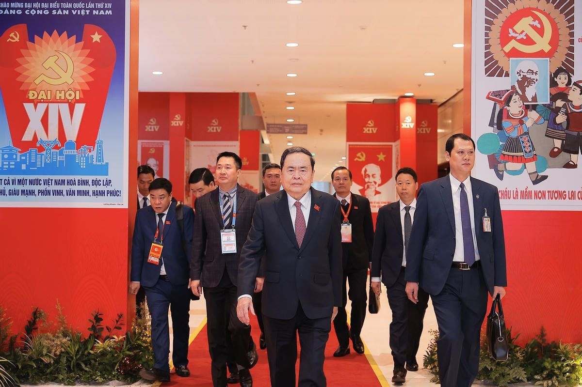 Chủ tịch Quốc hội Trần Thanh Mẫn đến dự ngày làm việc chính thức thứ ba Đại hội XIV của Đảng, sáng 22/1. 