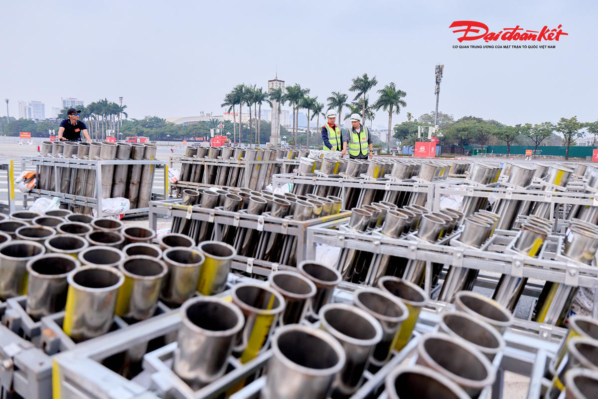 Màn bắn pháo hoa tầm cao kết hợp hỏa thuật tại khu vực Mỹ Đình được đánh giá là chương trình trình diễn pháo hoa có quy mô lớn nhất từ trước đến nay tại Hà Nội, trở thành điểm nhấn đặc biệt trong chương trình nghệ thuật chào mừng thành công Đại hội XIV của Đảng và kỷ niệm 96 năm Ngày thành lập Đảng Cộng sản Việt Nam, diễn ra vào lúc 20h.