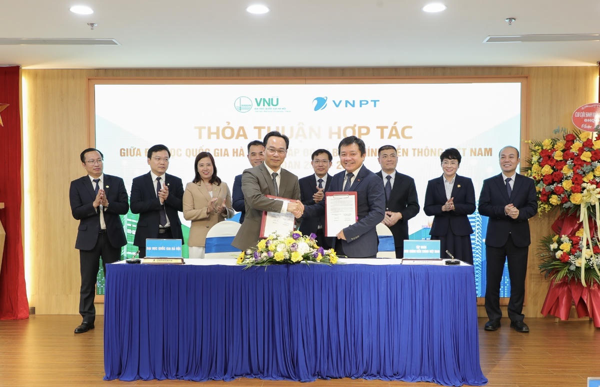 Đại học Quốc gia Hà Nội ký kết hợp tác với các đơn vị. Ảnh: VNU