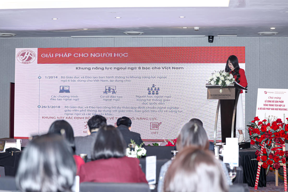 Đại diện&nbsp;Thanhmaihsk giới thiệu tính ưu việt của sản phẩm dạy tiếng Trung tích hợp 3.0 và Bộ giải pháp Hán ngữ&nbsp;Msutong 3.0