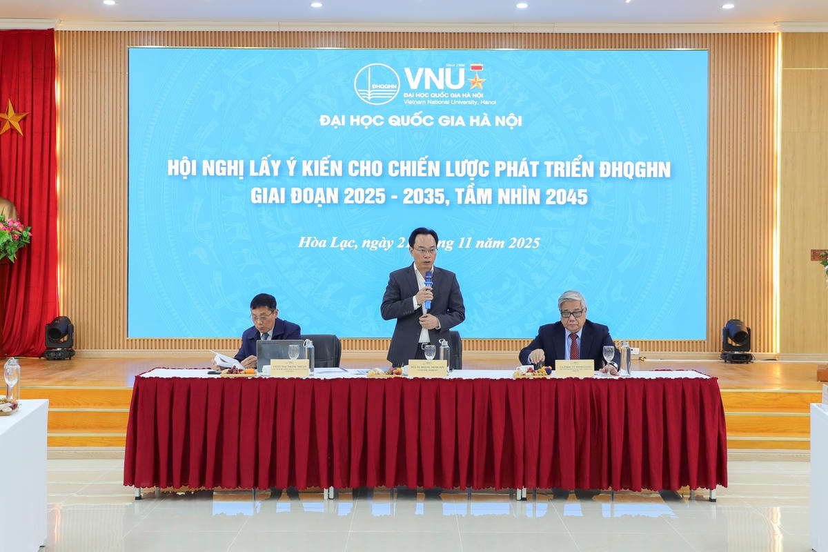 Giám đốc Đại học Quốc gia Hà Nội Hoàng Minh Sơn phát biểu tại Hội nghị lấy ý kiến cho Chiến lược phát triển Đại học Quốc gia Hà Nội giai đoạn 2025-2035, tầm nhìn 2045. Ảnh: VNU