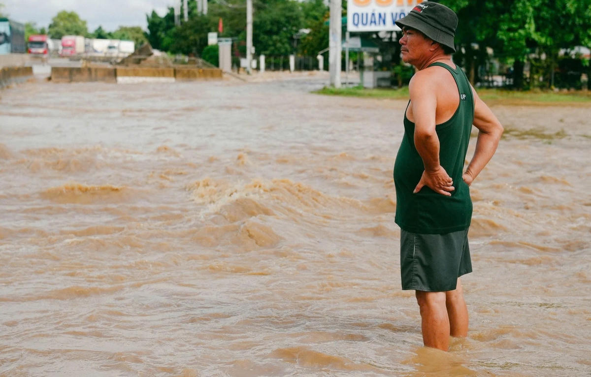 Đợt mưa lũ vừa qua tại tỉnh Lâm Đồng một số xã bị ngập sâu trong nước. (ảnh X.H)