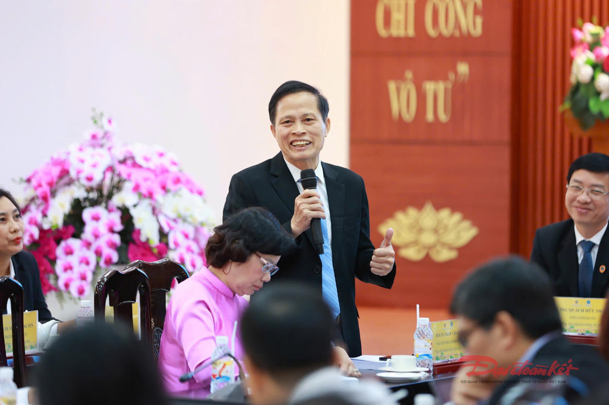 Đại biểu trình bày tại hội thảo khoa học quốc gia. Ảnh: T.L