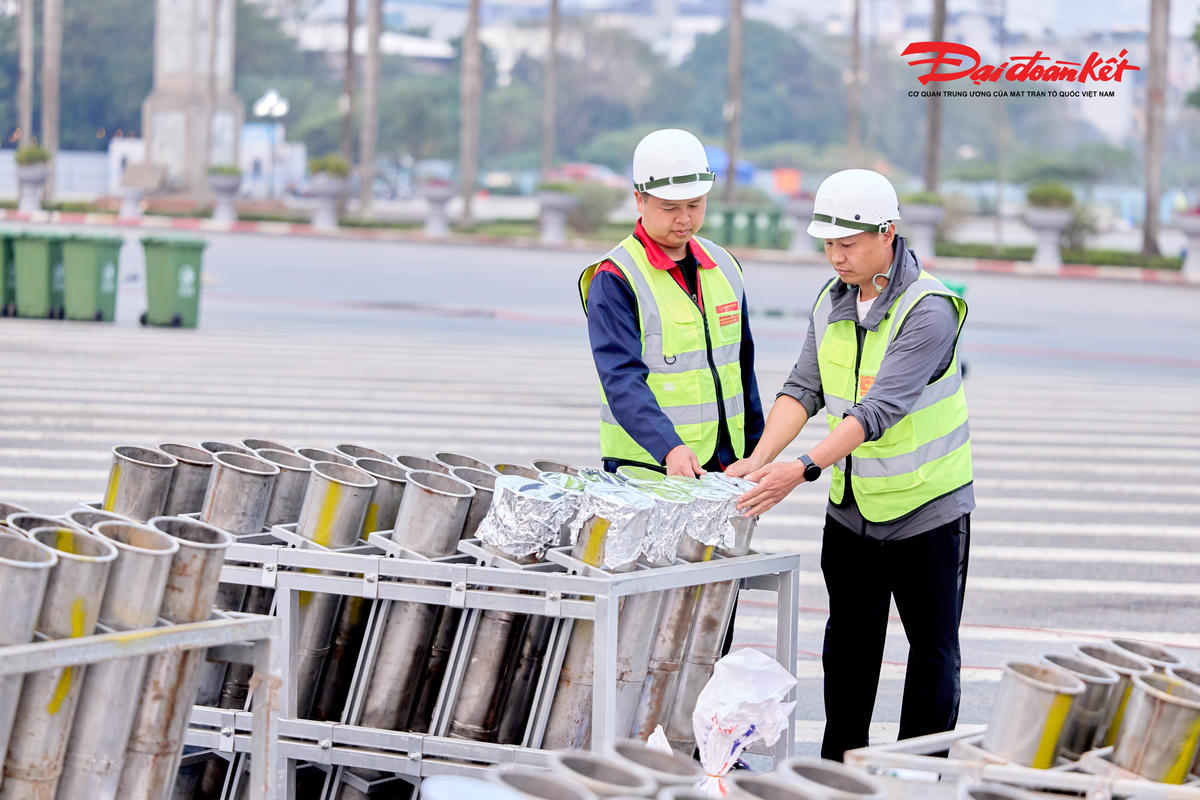 Chương trình nghệ thuật đặc biệt “Dưới lá cờ vẻ vang của Đảng” sẽ khép lại bằng màn trình diễn pháo hoa nghệ thuật tầm cao kéo dài 15 phút.