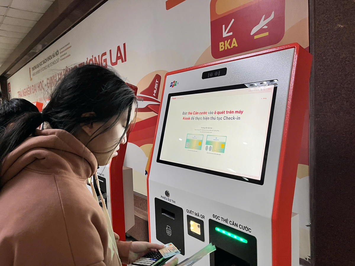 Thí sinh dự thi tại Hà Nội sẽ được trải nghiệm hệ thống check-in với thời lượng khoảng 10 giây cho mỗi thí sinh. Ảnh: Nguyễn Hoài