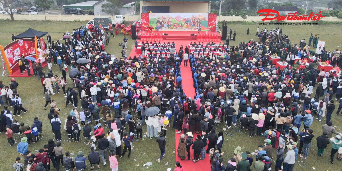 Chương trình thu hút được hàng ngàn người dân tham gia. Ảnh: ĐB