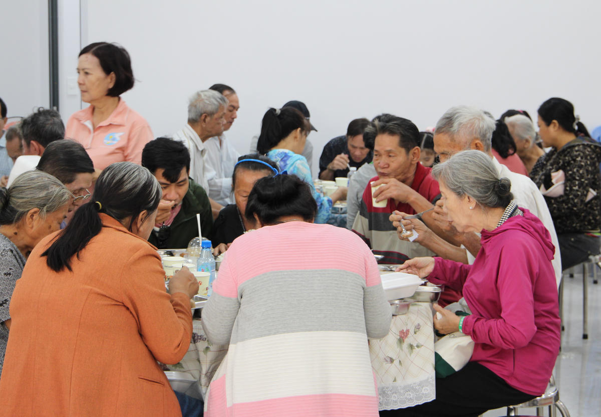 &nbsp;“Bữa cơm Đoàn kết – Nghĩa tình” tại Ngày hội. Ảnh: Q.Đ.