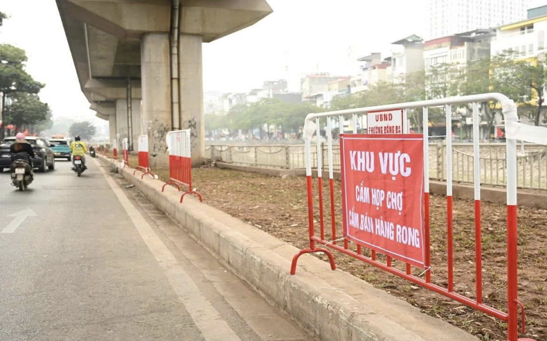 Không còn tình trạng họp chợ cóc gây ảnh hưởng ùn tắc giao thông, rác thải mất vệ sinh môi trường tại phố Cầu Mới, phường Đống Đa

