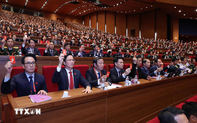 Đại hội biểu quyết thông qua số lượng Ủy viên Ban Chấp hành Trung ương Đảng khóa XIV. (Ảnh: TTXVN).