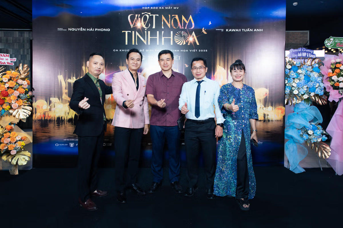 Ông Phạm Quý Trọng - Phó Vụ trưởng Vụ Địa phương 3, Ban Tuyên giáo và Dân vận Trung ương, nhà báo Chu Ninh - Trưởng ban Đại diện báo Đại đoàn kết tại TP Hồ Chí Minh cùng nhạc sĩ Nguyễn Hải Phong và nhà sản xuất Nguyễn Phan Giang trong buổi lễ ra mắt MV ngày 5/12/2025.