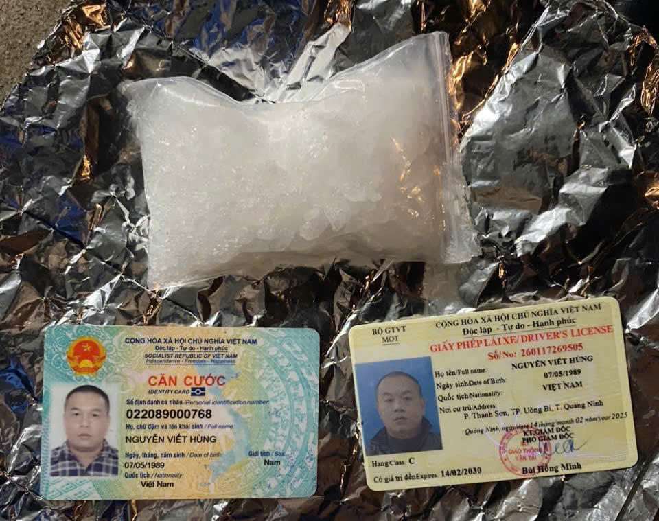 Tang vật thu giữ của Nguyễn Viết Hùng. Ảnh: Nguyễn Khánh.
