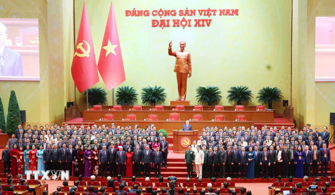 Ban Chấp hành Trung ương Đảng khóa XIV ra mắt Đại hội. (Ảnh: TTXVN).