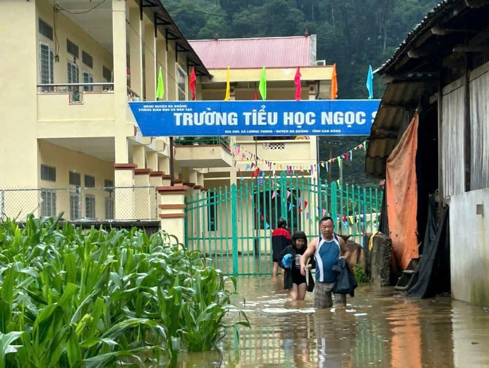 Trường học ở Cao Bằng ngập sâu trong nước lũ (ảnh TL)&nbsp;