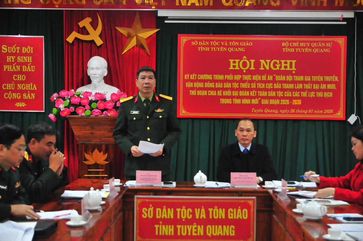 Đại tá Nguyễn Hoài Nam -  Ủy viên BCH Đảng bộ tỉnh, Chính ủy&nbsp;Bộ Chỉ huy Quân sự tỉnh Tuyên Quang phát biểu tại Hội nghị. Ảnh: Xuân Trường.