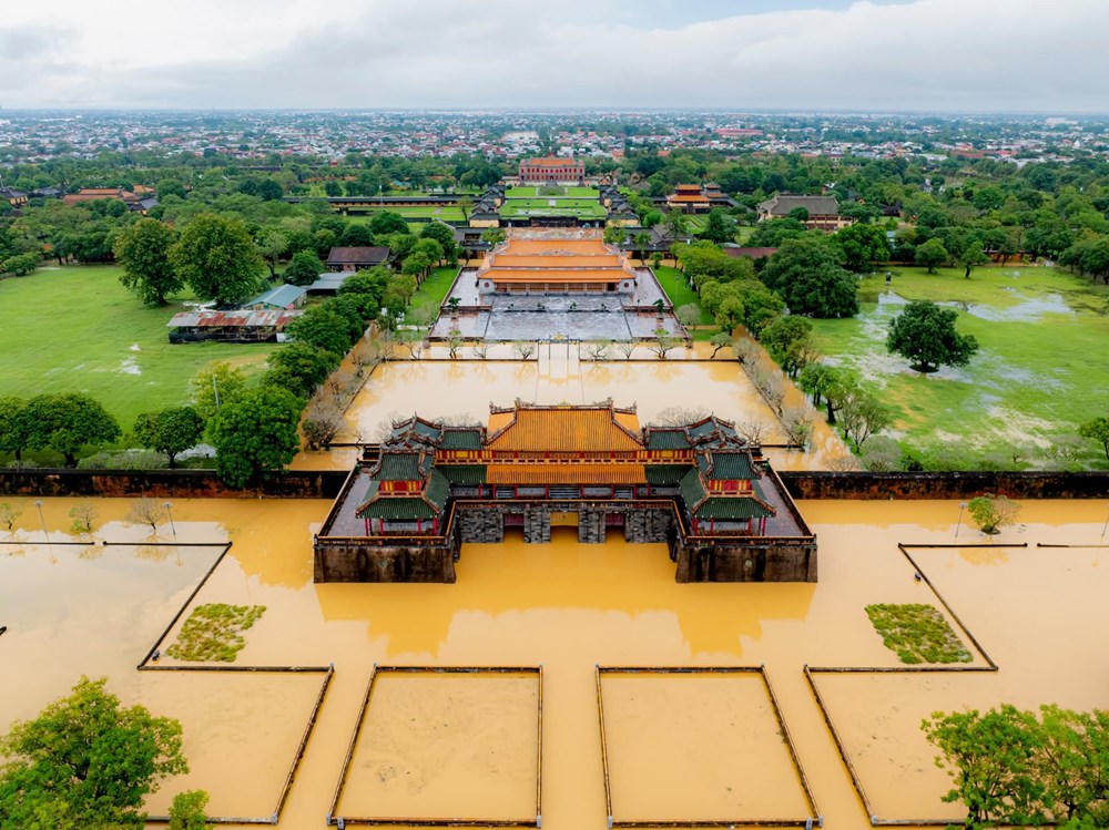 Di sản Đại nội Huế ngập trong bão lũ (ảnh Đ.Hoàng)