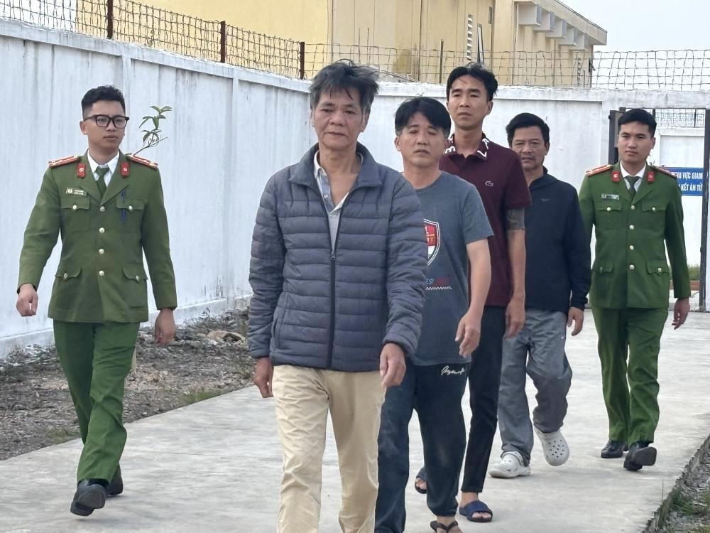 Các đối tượng bị bắt giữ. Ảnh: CAHT