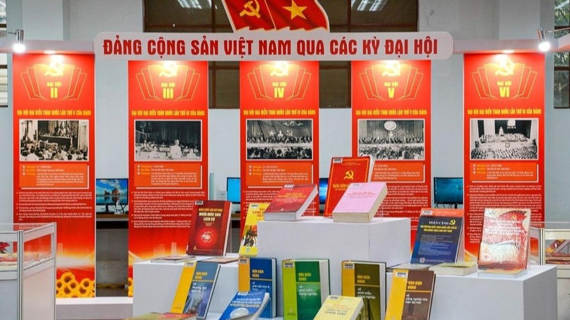 Trưng bày gần 800 tư liệu “Đảng cộng sản Việt Nam qua các kỳ Đại hội”