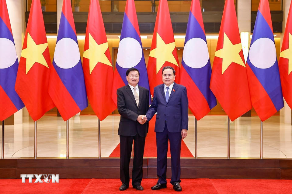 Chủ tịch Quốc hội Trần Thanh Mẫn hội kiến Tổng Bí thư, Chủ tịch nước Lào Thongloun Sisoulith. (Ảnh: Doãn Tấn/TTXVN)