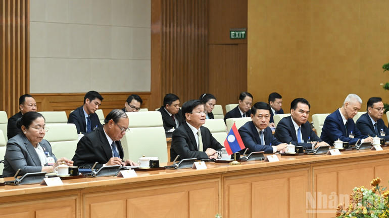 Tổng Bí thư, Chủ tịch nước Thongloun Sisoulith và Đoàn đại biểu cấp cao Lào tham dự cuộc hội kiến. (Ảnh: TRẦN HẢI)