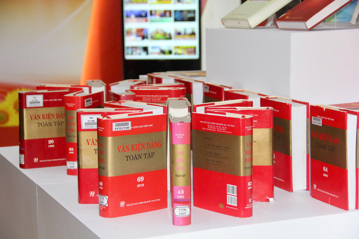 Trưng bày tư liệu chào mừng thành công Đại hội đại biểu toàn quốc lần thứ XIV của Đảng