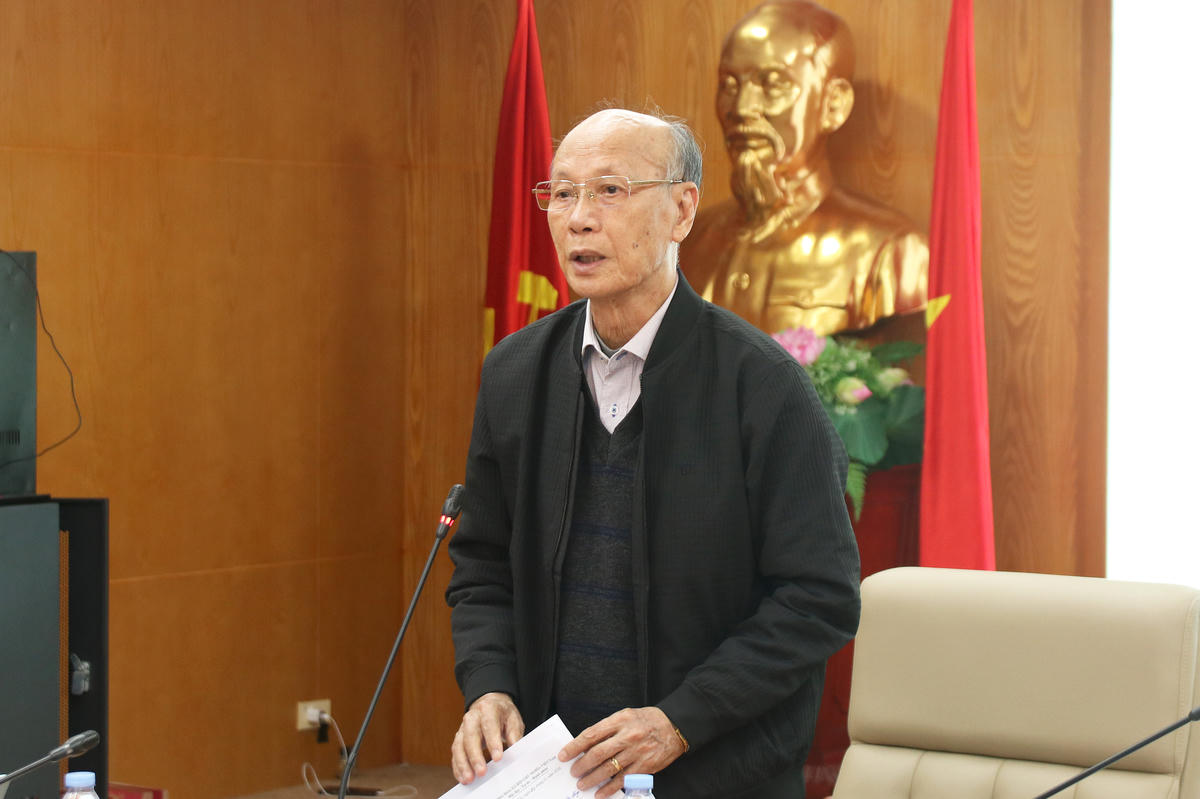 GS.TS Trần Ngọc Đường - Chủ nhiệm Hội đồng tư vấn về Dân chủ và Pháp luật UBTƯ MTTQ Việt Nam phát biểu tại Hội nghị.