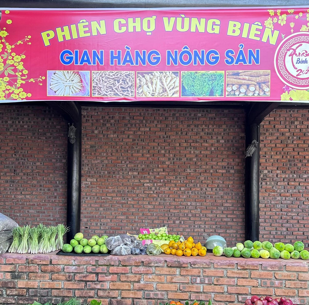 Một góc gian hàng nông sản vùng quê ở TP Đà Nẵng. Ảnh: CV.