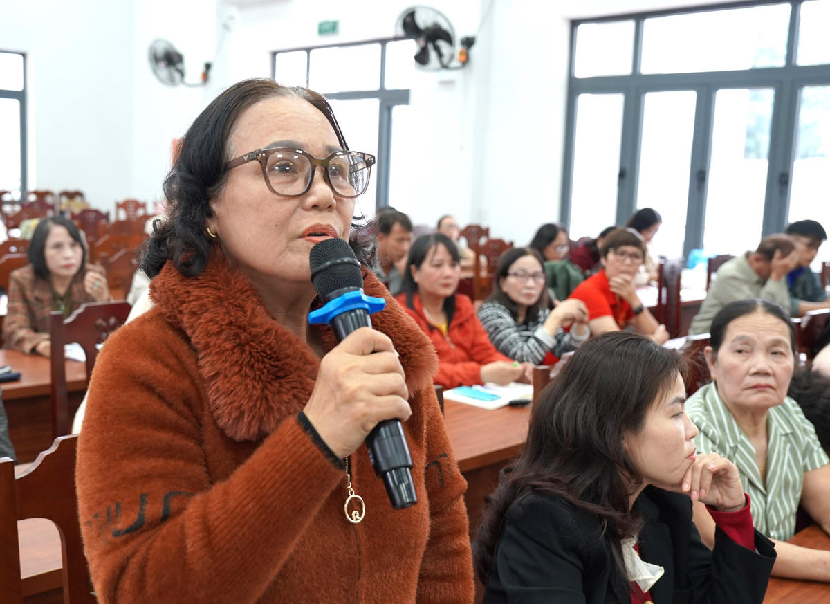 Các đại biểu góp ý tại diễn đàn. Ảnh: Nguyễn Tín.