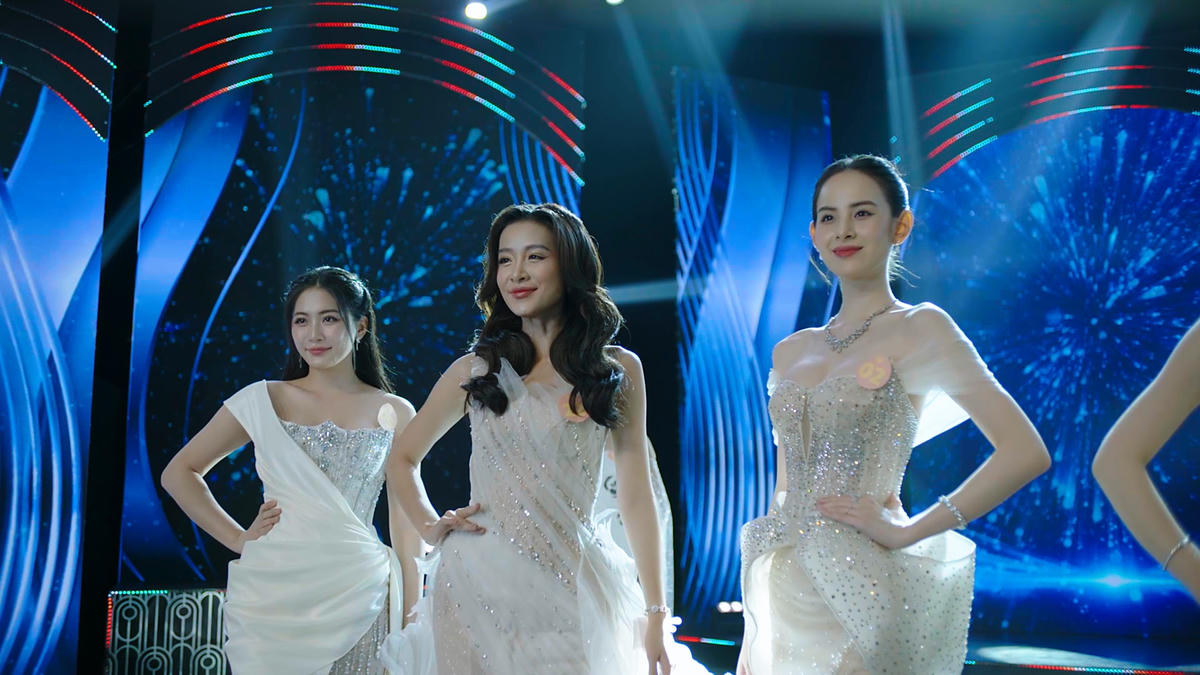 Cảnh trong phim "Lời hứa đầu tiên" kể về đời sống của hoa hậu. Là một trong ba bộ phim nằm trong dòng phim chất lượng miniseries. Ảnh: VFC.