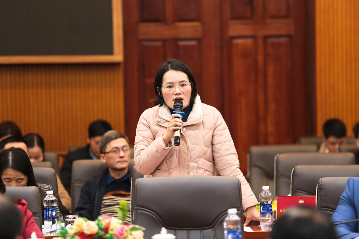 Đại diện Ủy ban MTTQ phường Nùng Trí Cao phát biểu ý kiến. Ảnh: Hân Nguyễn.