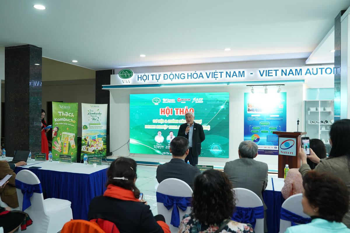  TS Nguyễn Quân, Chủ tịch Hội Tự động hóa Việt Nam phát biểu tại hội thảo. Ảnh: BTC.