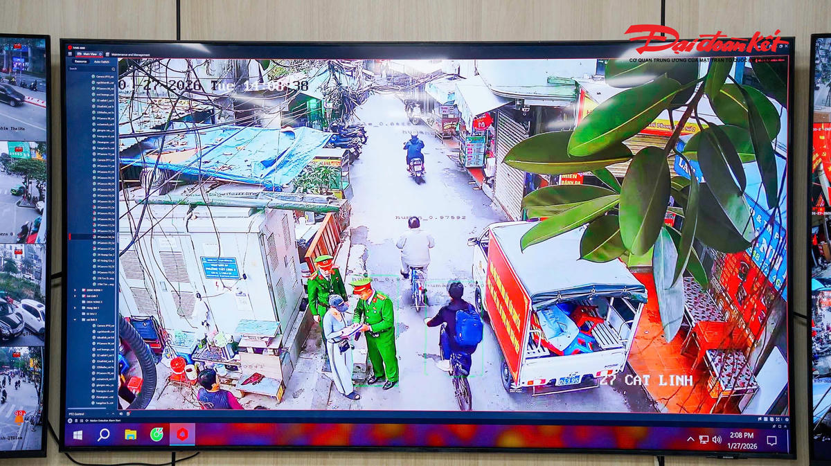 “Thực tế cho thấy, từ khi triển khai phát hiện, xử lý vi phạm trật tự đô thị, vệ sinh môi trường qua hệ thống camera, ý thức chấp hành của người dân đã chuyển biến tích cực. Tình trạng lấn chiếm vỉa hè để kinh doanh, bày bán hàng quán giảm đáng kể; việc dừng, đỗ phương tiện sai quy định cũng không còn tái diễn như trước”, Trung tá Vũ Minh nhấn mạnh.