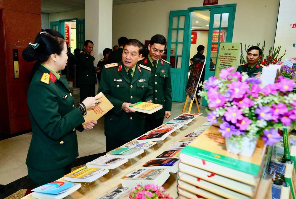 Ra mắt cuốn sách của Đại tướng Phan Văn Giang