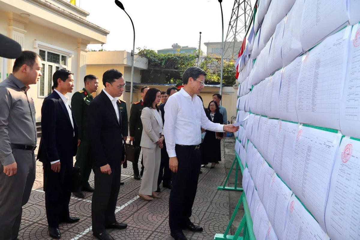 Phó Chủ tịch Thường trực UBND thành phố Lê Anh Quân kiểm tra thực tế công tác chuẩn bị bầu cử đại biểu Quốc hội khóa XVI và đại biểu HĐND các cấp nhiệm kỳ 2026 – 2031 tại các phường: Ngô Quyền, Gia Viên, Hải An và Đông Hải. Ảnh: ĐT.