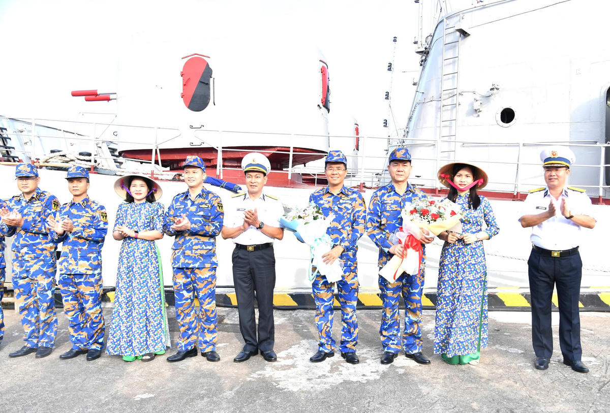 Lễ tiễn Tàu 17 lên đường làm nhiệm vụ đối ngoại quốc phòng. Ảnh: Văn Đường