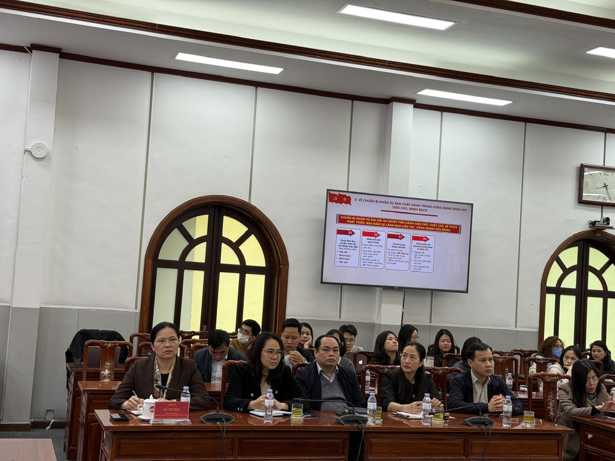 Bà Hà Thị Nga, Phó Bí thư thường trực Đảng ủy MTTQ, các đoàn thể Trung ương, Phó Chủ tịch-Tổng Thư ký UBTƯ MTTQ Việt Nam dự hội nghị tại điểm cầu cơ quan UBTƯ MTTQ Việt Nam
