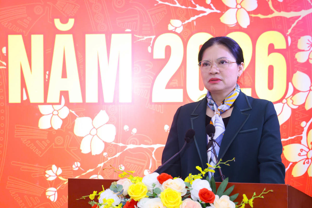 Phó Chủ tịch - Tổng Thư ký Hà Thị Nga phát biểu tại cuộc gặp mặt. Ảnh: Quang Vinh.